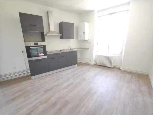 Location appartement 2 pièces - 77.38m² à Fougeres (35300)