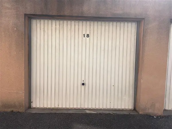 Location stationnement - 14.15m² à Salon de provence (13300)
