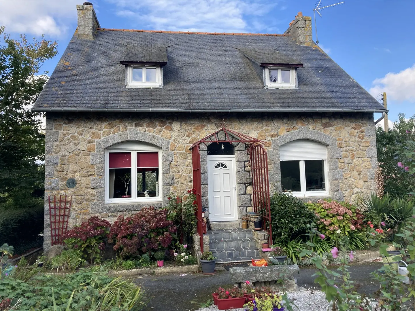 Voir la photo 1/10 du type house à Lanrodec