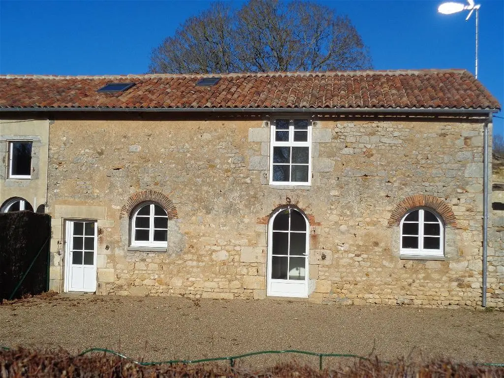 Maison à Savigny-Lévescault