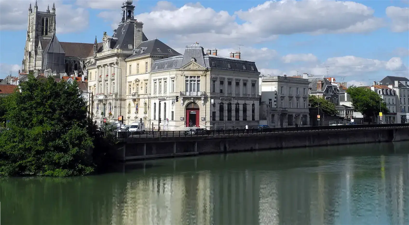 Square Habitat, le réseau d'agences immobiliéres du Crédit Agricole